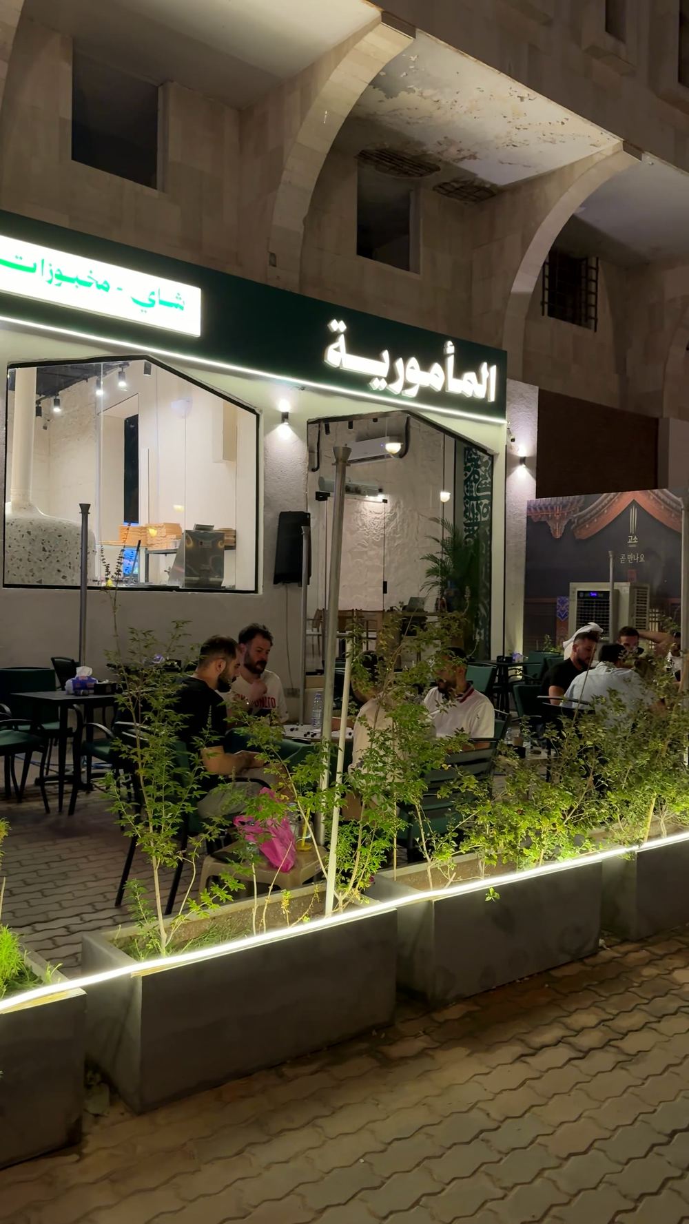جلسة المأمورية الخارجية بالليل — كافيه يفتح ٢٤ ساعة في حي الورود بالرياض